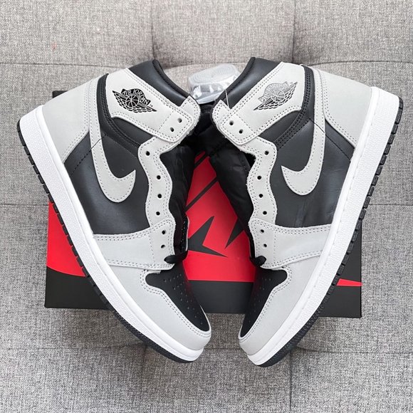 🖤🤍 Nike Air Jordan 1 retro high OG shadow shoes - Picture 3 of 4